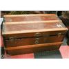 Image 1 : VINTAGE LARGE STEAMER TRUNK - DARK