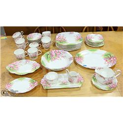 LARGE ROYAL ALBERT BLOSSOM TIME ENGLISH BONE