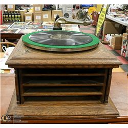 1900'S VICTOR WORKING GRAMOPHONE
