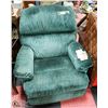 Image 1 : GREEN LAZYBOY FABRIC RECLINING CHAIR