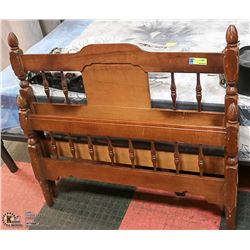 VINTAGE SINGLE WOOD HEADBOARD AND FOOTBOARD
