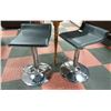 Image 1 : PAIR OF BLACK HYDRAULIC BAR STOOL
