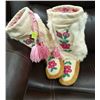 Image 1 : MUKLUKS LADIES SIZE 7 PINK ROSES BEADED BRAIN