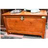 Image 1 : WOOD STORAGE CHEST 36" X 20" X 20"