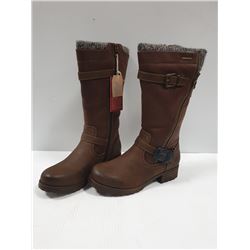 PAIR OF CHELSEE WATER RESISTANT LADIES WINTER
