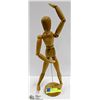Image 1 : WOODEN POSEABLE MAN