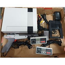 ORIGINAL NINTENDO GAME SYSTEM/ W 2 CONTROLLERS,