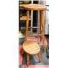 Image 1 : PAIR OF VINTAGE OAK STOOLS
