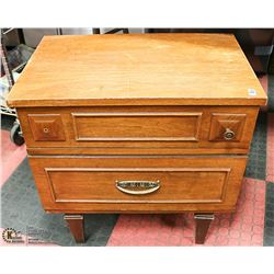 WOOD END TABLE - 22 X 14 X 23