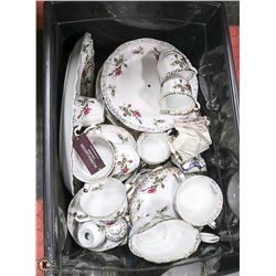 SET OF VINTAGE DISHES