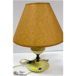 VINTAGE TABLETOP LAMP (WORKING)