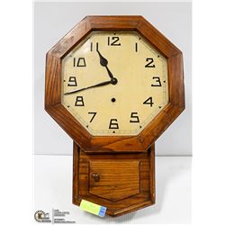 KEYHOLE WALL CLOCK 7 DAY NEW HAVEN CLOCK COMPANY