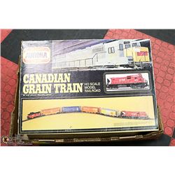 1982 HO SCALE CANADIAN GRAIN TRAIN-MINT IN BOX