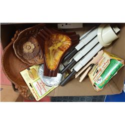 BOX OF VINTAGE ITEMS INCL. ASHTRAY, WOOD