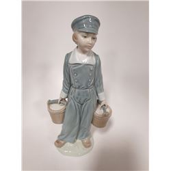 LLADRO "DUTCH BOY WITH PAILS"