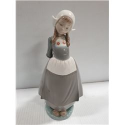LLADRO DUTCH GIRL WITH BRAIDS