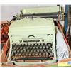 Image 1 : REMINGTON RAND VINTAGE TYPEWRITER