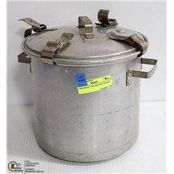 1928 MODEL "WATERLESS COOKER"