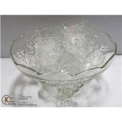 FLAT OF FANCY GLASS BOWLS. 5 PCS