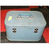 Image 1 : VINTAGE MAKE UP CASE