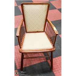 ANTIQUE CHAIR
