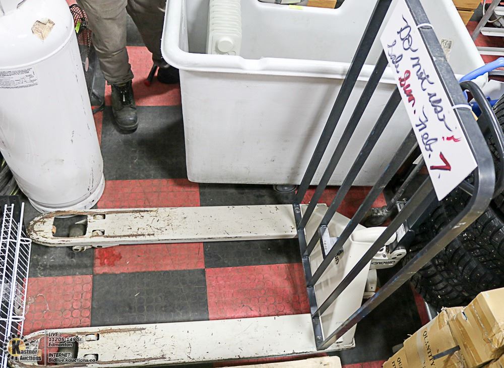 CROWN PALLET JACK WITH CARGO RACK