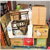 Image 1 : ESTATE PALLET OF MISC