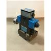 Image 2 : VICKERS PA5DG4S4LW-012C-B-60 & DGMX2-5-PP-BW-S-30 VALVE
