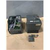Image 4 : (2) - SIEMENS 6SE9221-0DC40 MICROMASTER DRIVES (FOR PARTS OR REPAIR)