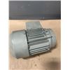Image 1 : SIEMENS 1LA7073-4BA10 MOTOR (END CAP DENTED - SEE PHOTOS)