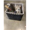 Image 1 : CRATE WITH SCISSOR JACK AND SCRAPERS