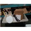 Image 1 : GIRAFFE PRINTS, TOILET SEAT, KIDS HOCKEY PADS