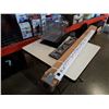Image 3 : White aluminum venetian blinds, new towel rack, desk organizer and more