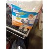 Image 2 : LOT OF KLEENEX, ZIPLOC BAGS, VACUUM BAGS AND TUPPERWARE
