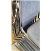 Image 3 : 7 stacking chairs