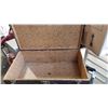 Image 8 : 2 tier rolling cart and trunk