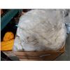 Image 2 : Box of new zealand white wool yarn