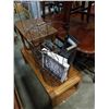 Image 2 : WIRE HAMPER, SMALL SHELVES, CANVAS ART
