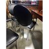 Image 3 : 4 MODERN METAL AND LEATHER DINING CHAIRS