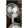 Image 2 : FLOOR FAN, TOWER HEATER AND TABLE LAMP