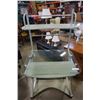 Image 8 : GLASSTOP DESK