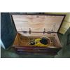 Image 9 : TILE TOP ROLLING TRUNK