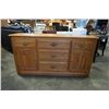 Image 2 : SHERMAG OAK TRIPLE DRESSER