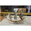 Image 2 : MECHANICAL CLOCK AND HORN-LIKE SAIL BOAT