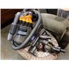 Image 2 : Dyson dc23 vacuum