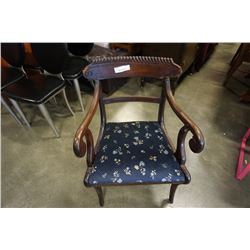 VINTAGE WOOD CHAIR