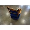 Image 5 : VINTAGE MAPLE ARMCHAIR