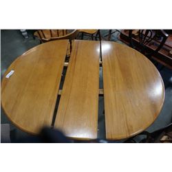 ROUND MAPLE KOHLER DINING TABLE WITH 4 CHAIRS AND LEAF