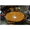 Image 2 : ROUND MAPLE KOHLER DINING TABLE WITH 4 CHAIRS AND LEAF