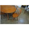 Image 2 : ROUND VILAS MAPLE DINING TABLE WITH 2 LEAFS AND 4 CHAIRS
